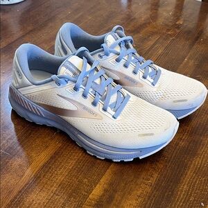 Brooks Adrenaline 22, Sz 10 Like new!